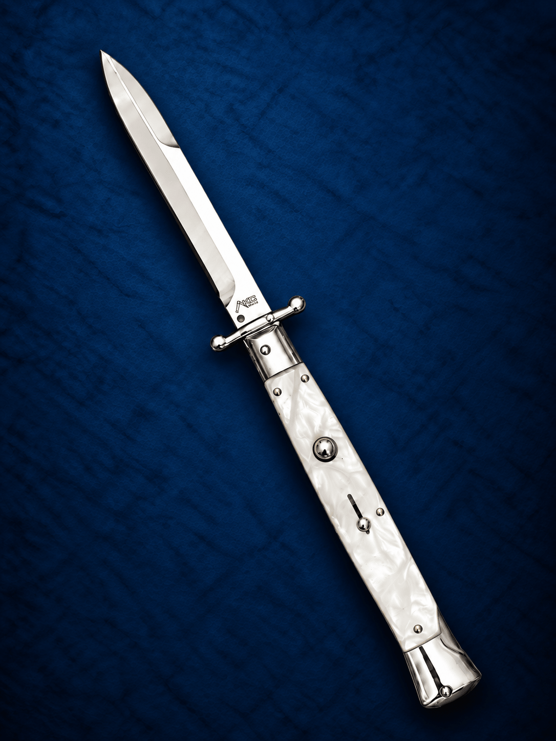 AKC Italian 11 White Pearl Auto Swinguard - Polished Bayonet
