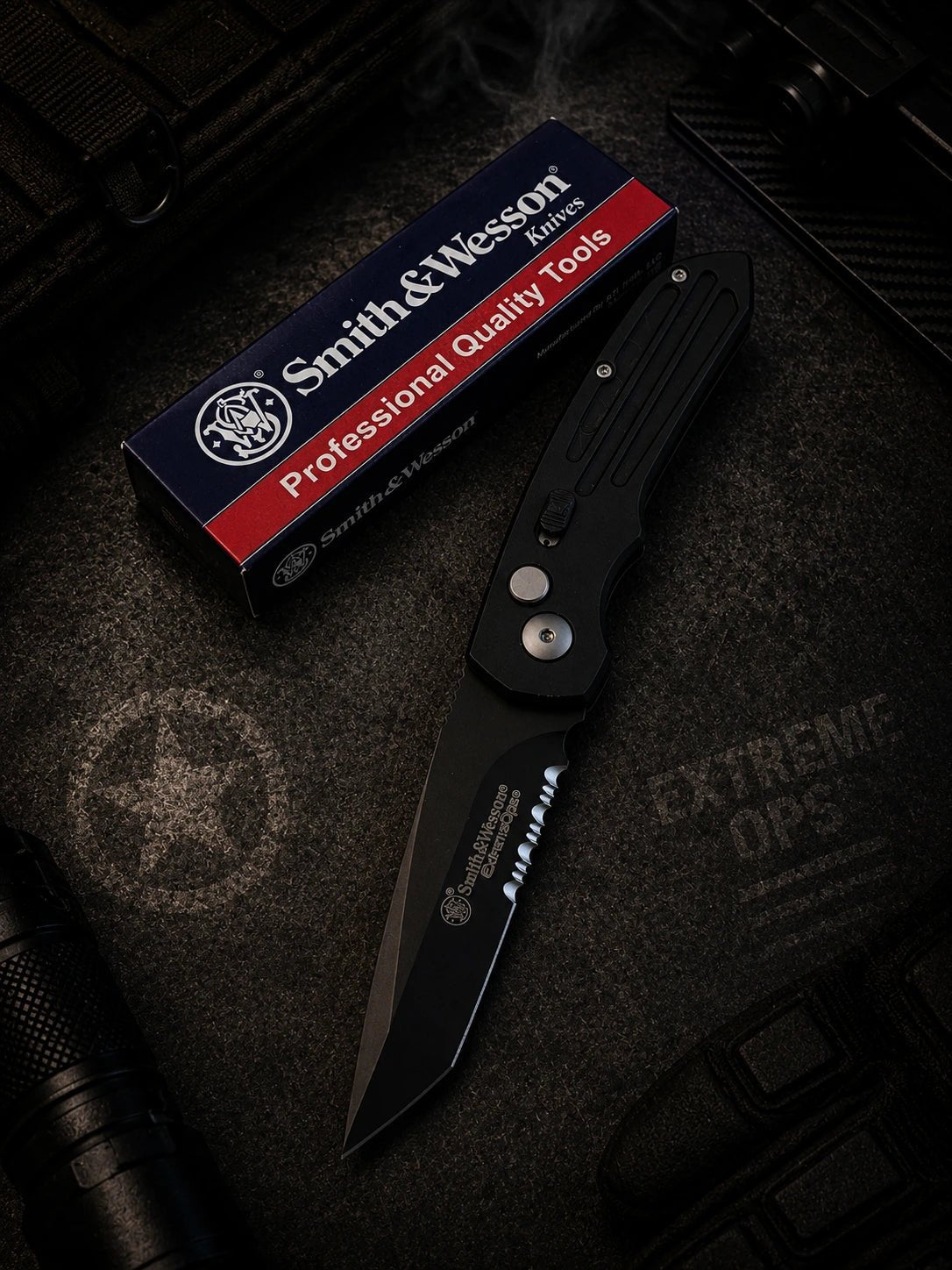 Smith & Wesson Extreme Ops Black Automatic Knife - Black Tanto Par Ser