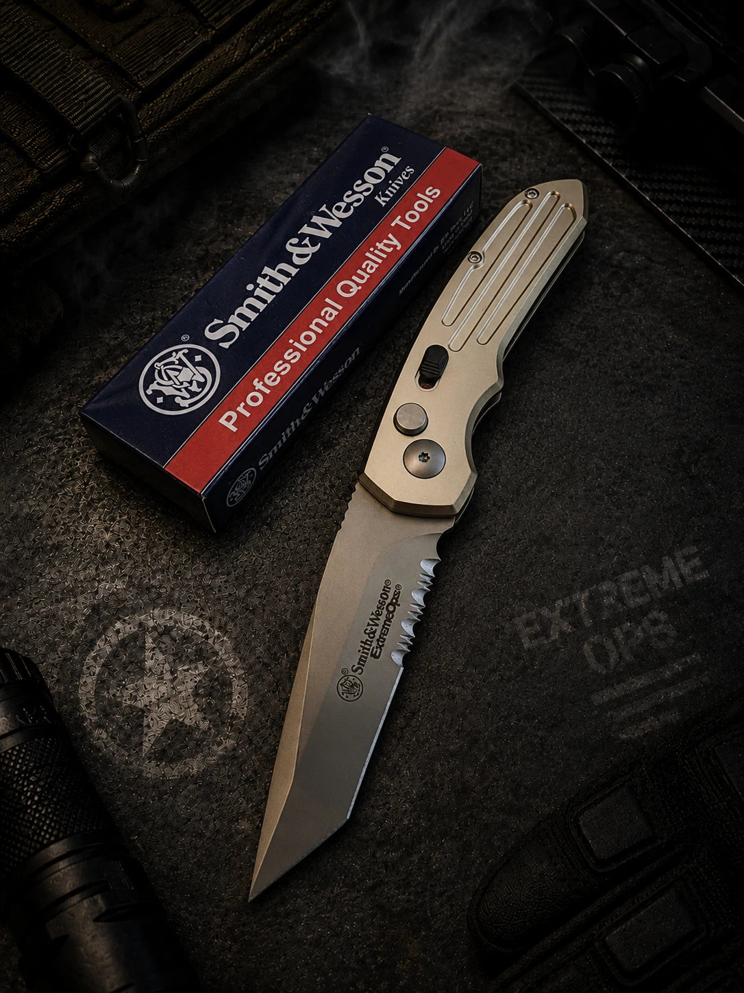 Smith & Wesson Extreme Ops Silver Automatic Knife - Tanto Par Ser Satin