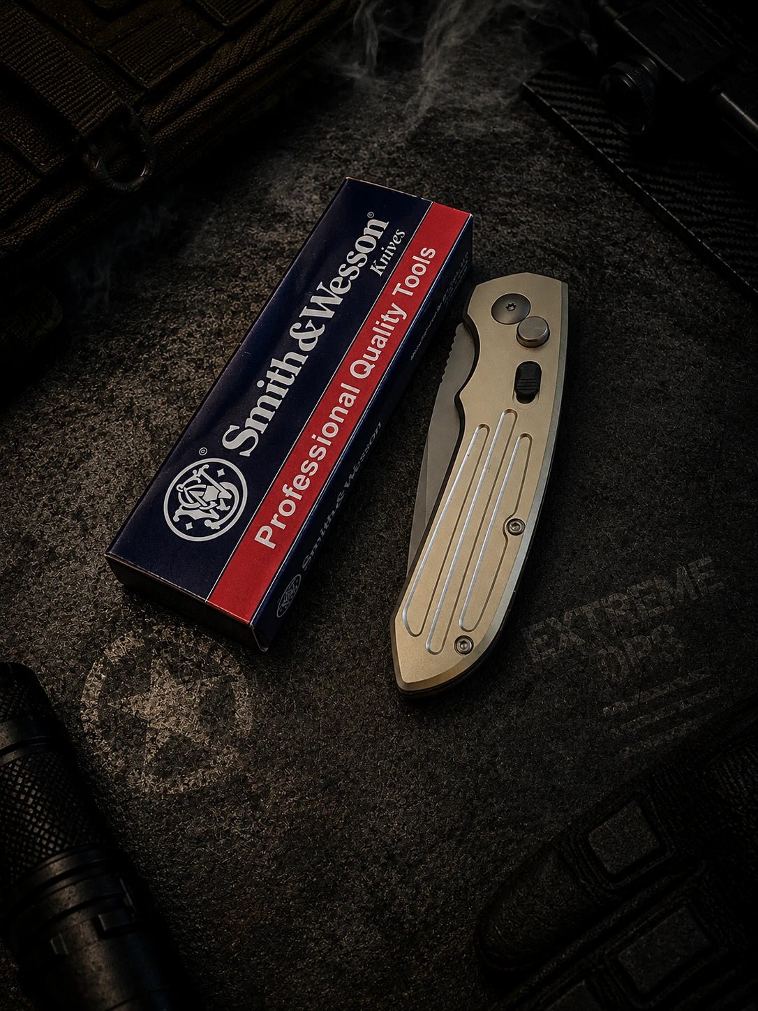 Smith & Wesson Extreme Ops Silver Automatic Knife - Tanto Par Ser Satin