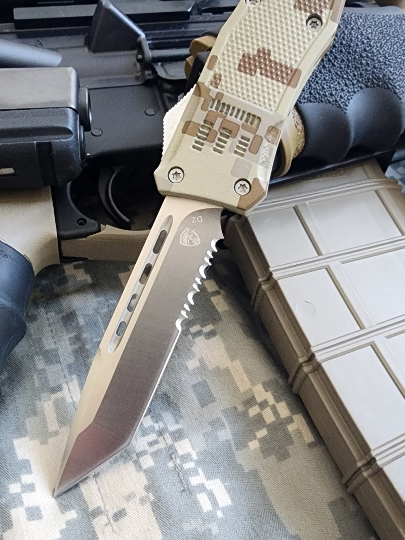 Venom 4TR Ultra ELITE OTF Knife - Digital Camo (Satin Tanto Par Ser 3.4").