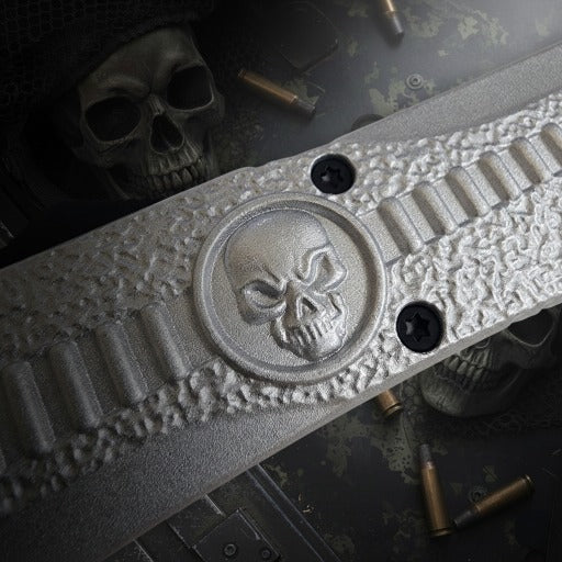 Venom Death Skull knife in silver and black, 3.4-inch blade for luxury collectors and enthusiasts.