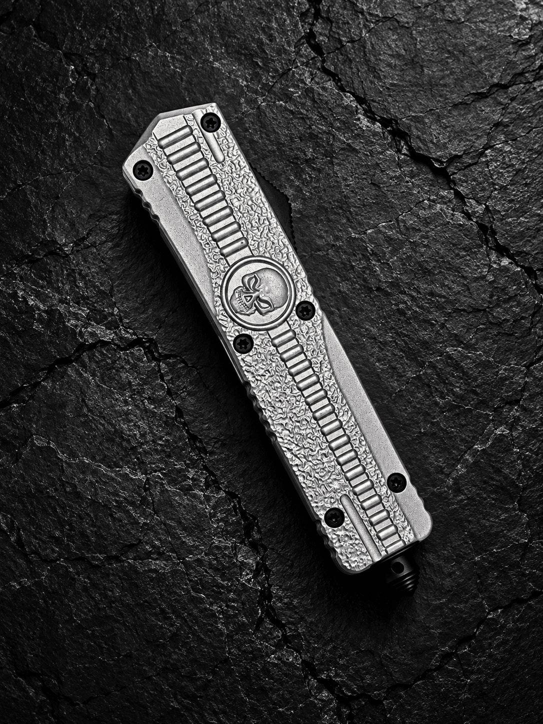 Venom Death Skull Double Action OTF Automatic Knife – Silver Skull Handle, 3.4 Black Tanto Blade