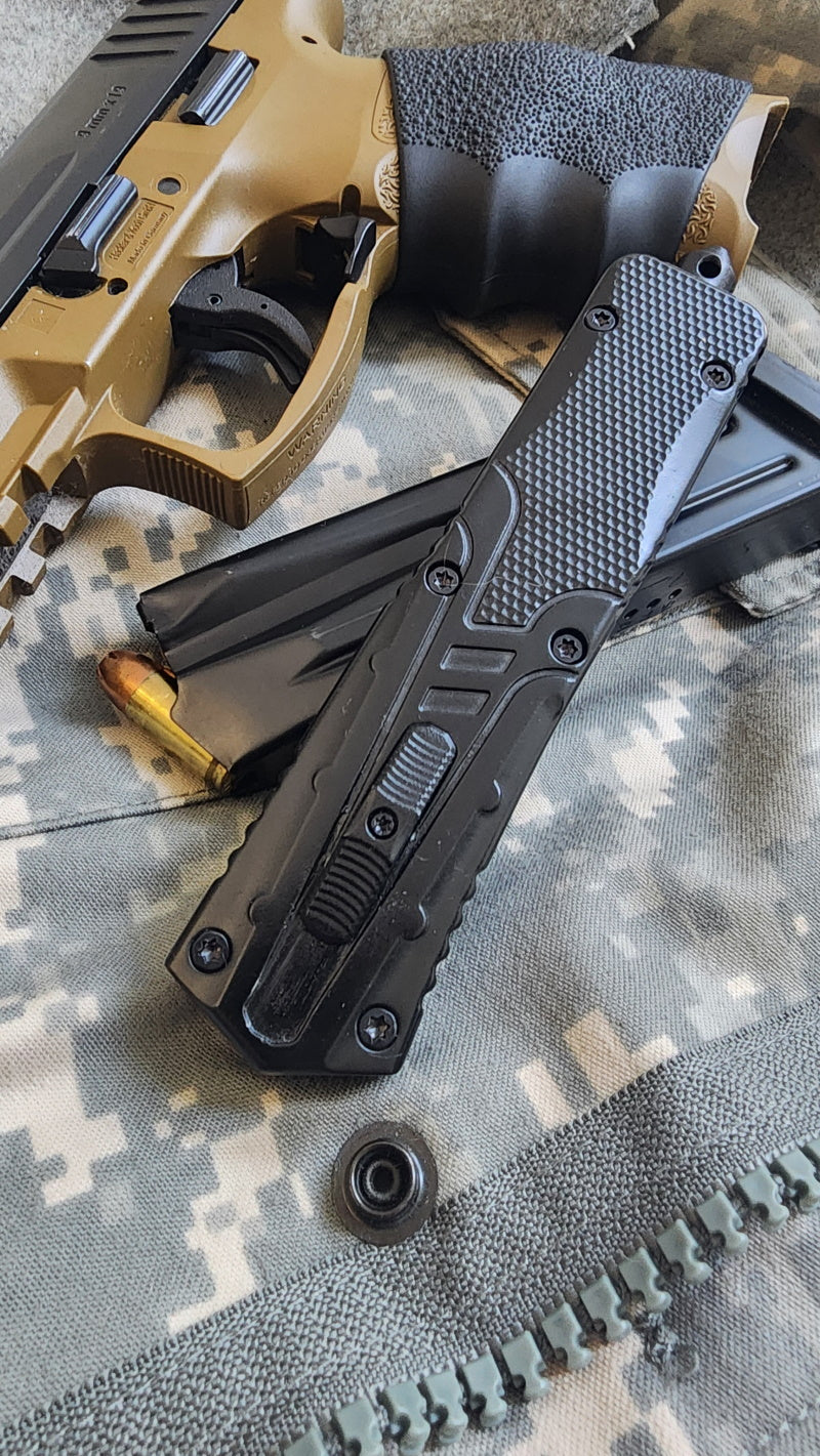 Venom Recon 3 Automatic OTF Knife showcasing sleek design and high-performance automatic deployment
