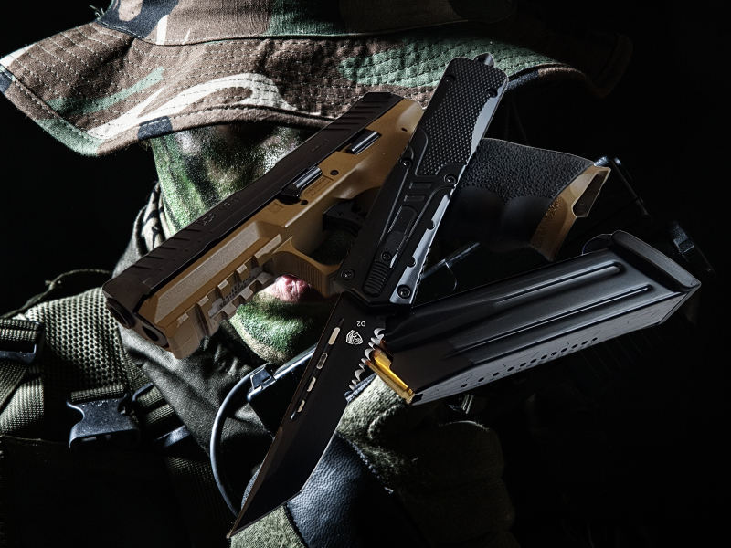 Venom Recon 3 Automatic OTF Knife - Black (Black Tanto Par Ser 3.25").