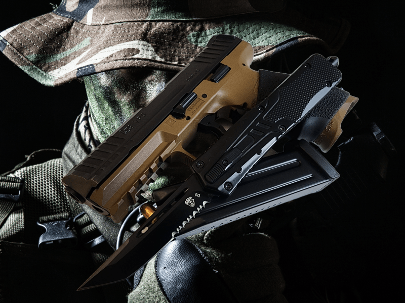 Venom Recon 3 Automatic OTF Knife - Black (Black Tanto Par Ser 3.25").