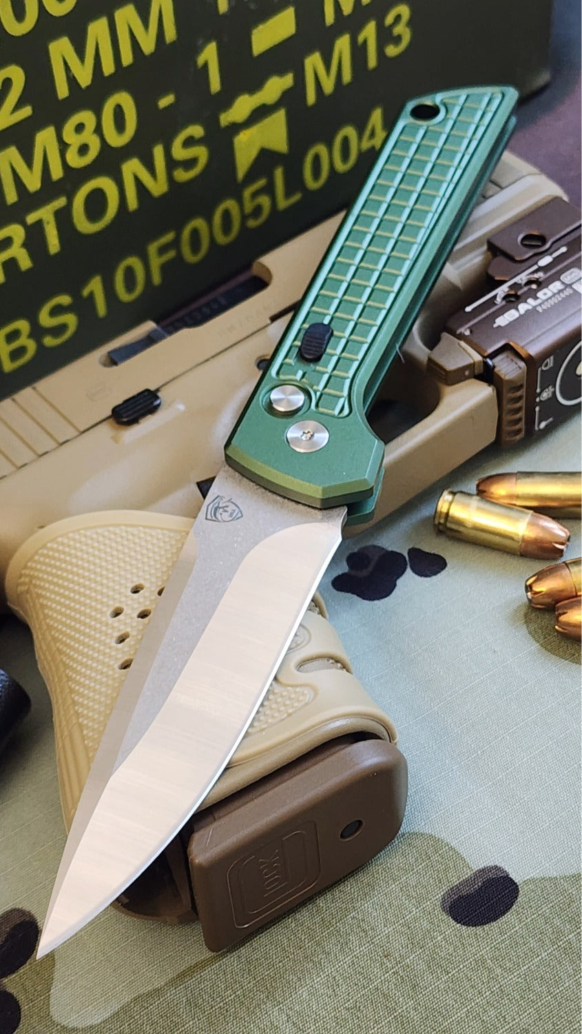 Raptor-9R Striker automatic knife with 3.5 satin DP blade in olive drab, durable and tactical design