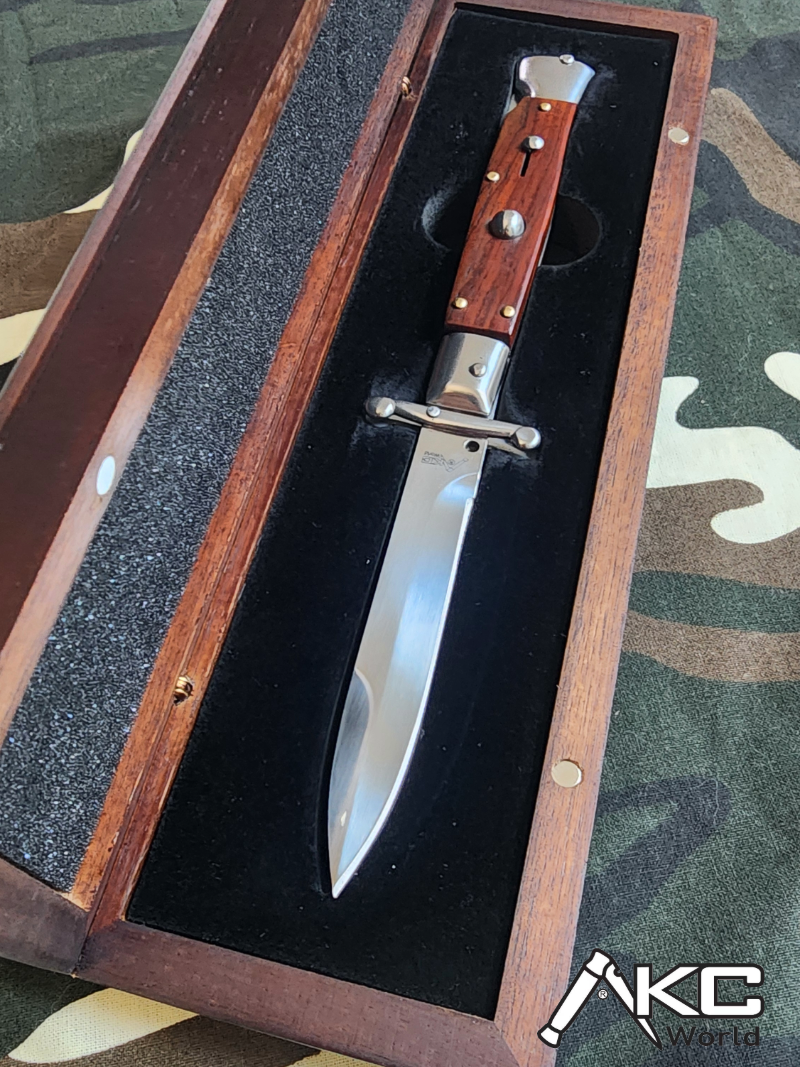 AKC Swinguard 9 Automatic Italian Stiletto with Stiletto Bayonet and 4 Polished Wood Handle