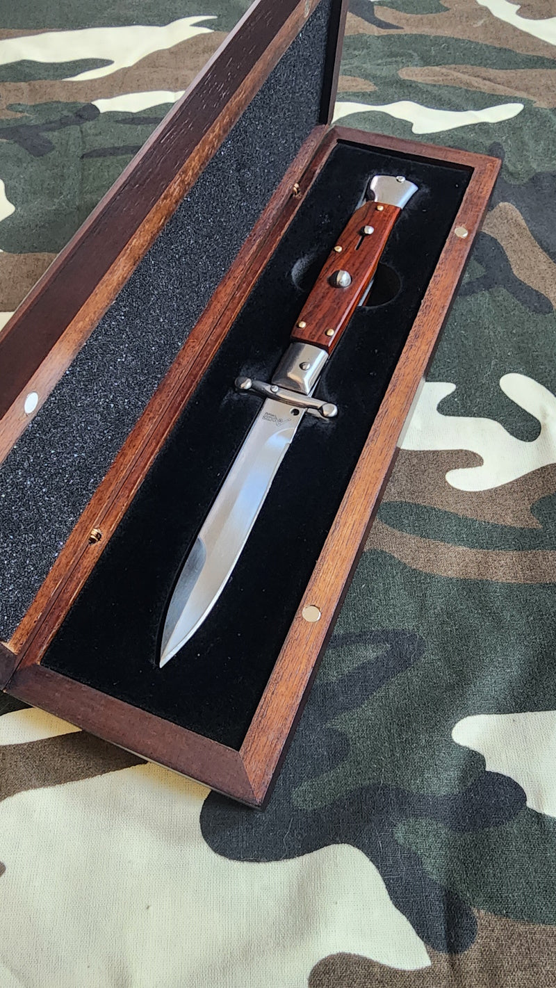 AKC Swinguard 9 Automatic Italian Stiletto with Stiletto Bayonet and 4 Polished Wood Handle