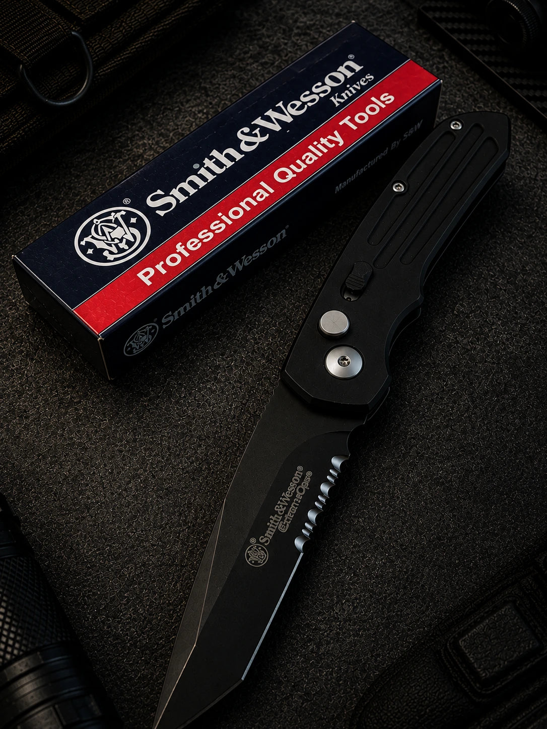 Smith & Wesson Extreme Ops Black Automatic Knife - Black Tanto Par Ser