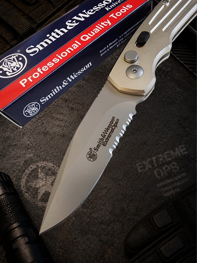 Smith & Wesson Extreme Ops Silver Automatic Knife - Satin Drop Point Par Ser
