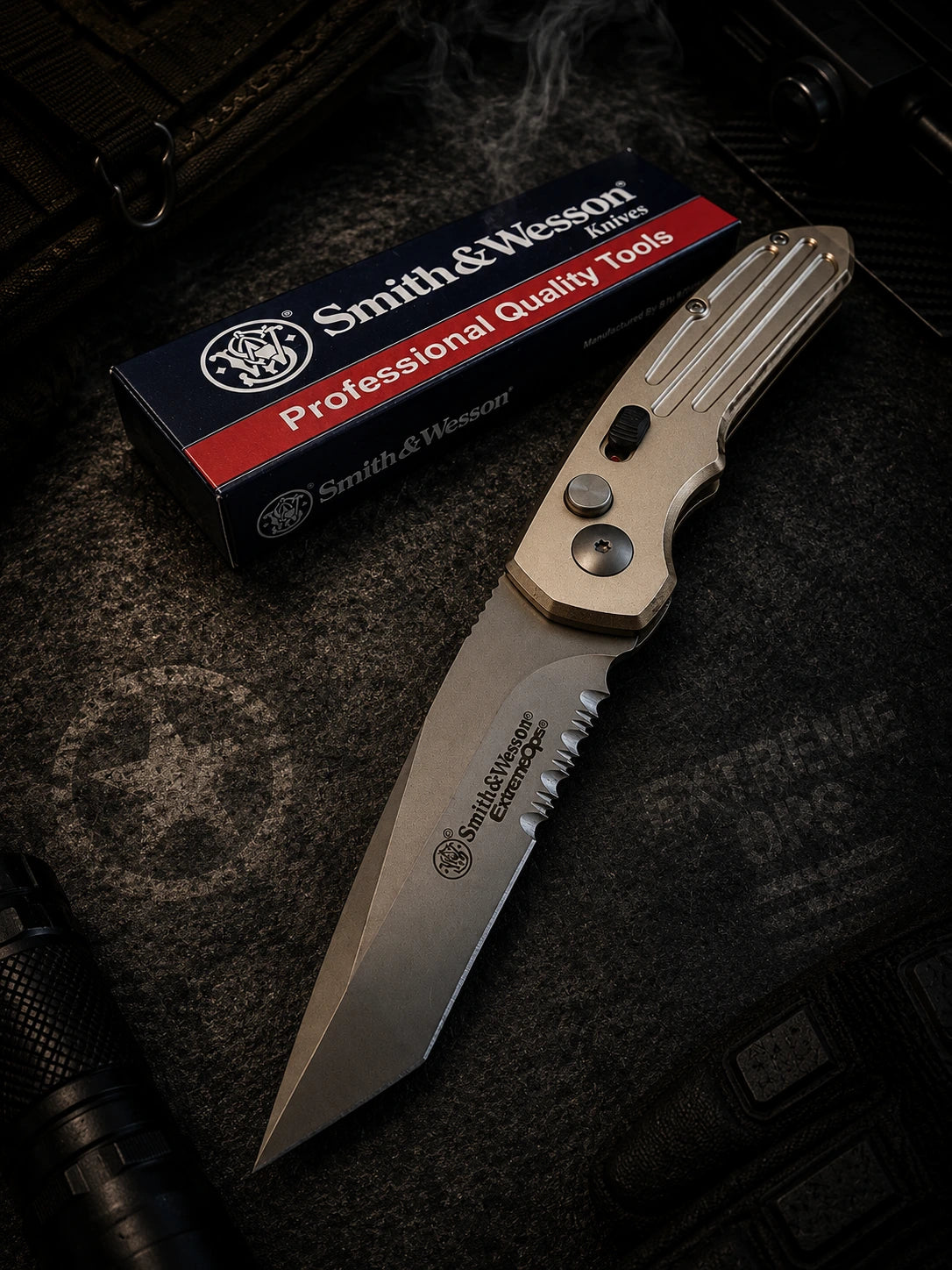 Smith & Wesson Extreme Ops Silver Automatic Knife - Tanto Par Ser Satin