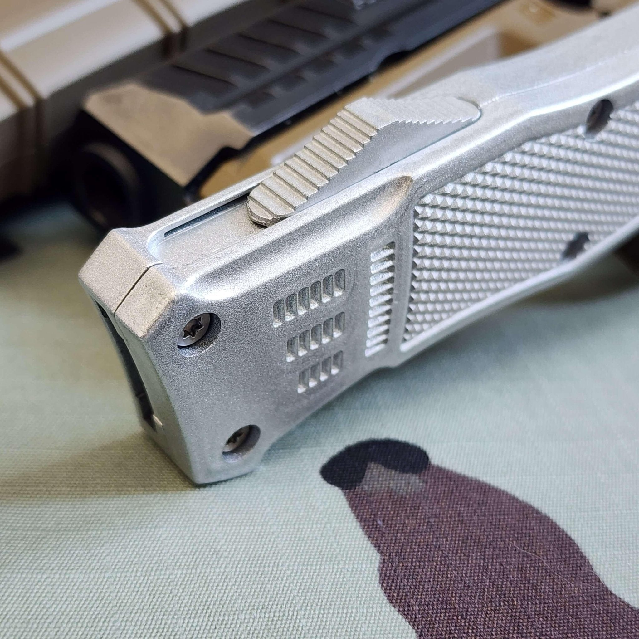 Venom 4TR ELITE Tactical OTF knife, satin DE blade, machine steel construction, ideal for tactical use