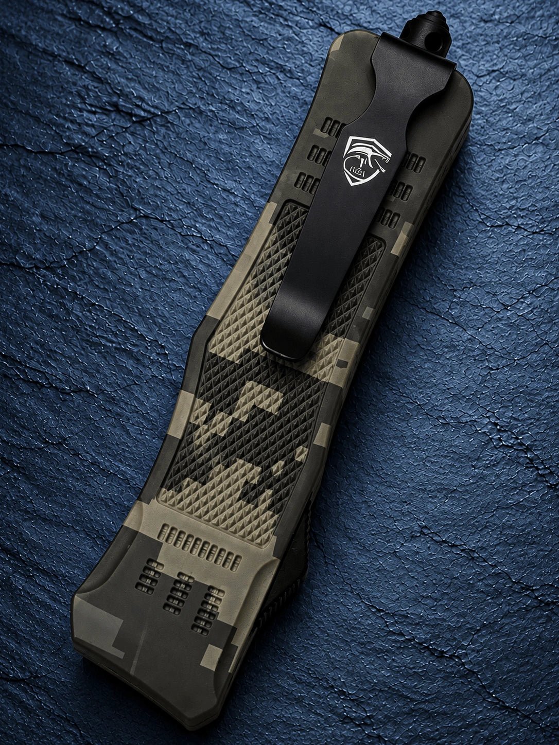 Venom 4TR ELITE Tactical Auto OTF Knife - ACU Camo (Satin Drop Point Par Ser 3.69)