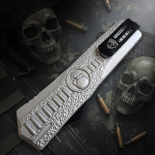 Venom Death Skull knife in silver and black, 3.4-inch blade for luxury collectors and enthusiasts.