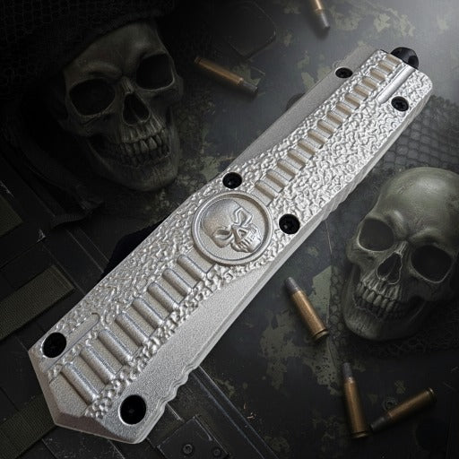 Venom Death Skull knife in silver and black, 3.4-inch blade for luxury collectors and enthusiasts.