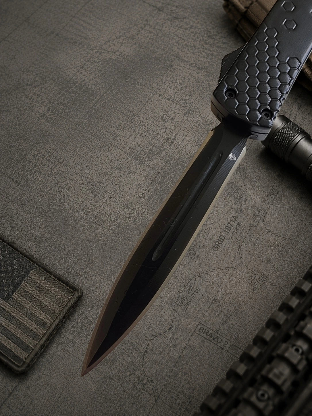 Venom Hex Force OTF Knife - Black (Black DE 3.25")