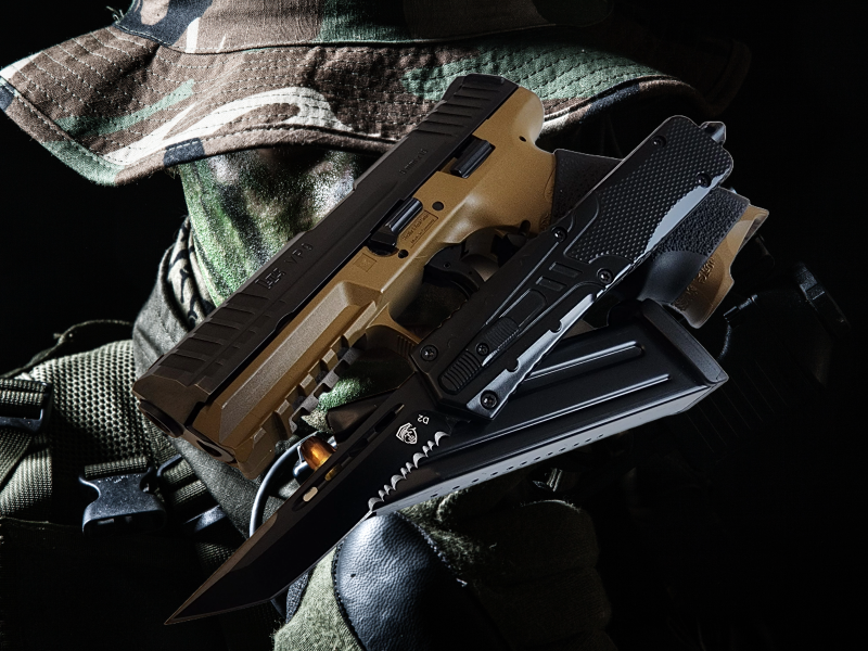 Venom Recon 3 Automatic OTF Knife - Black (Black Tanto Par Ser 3.25").