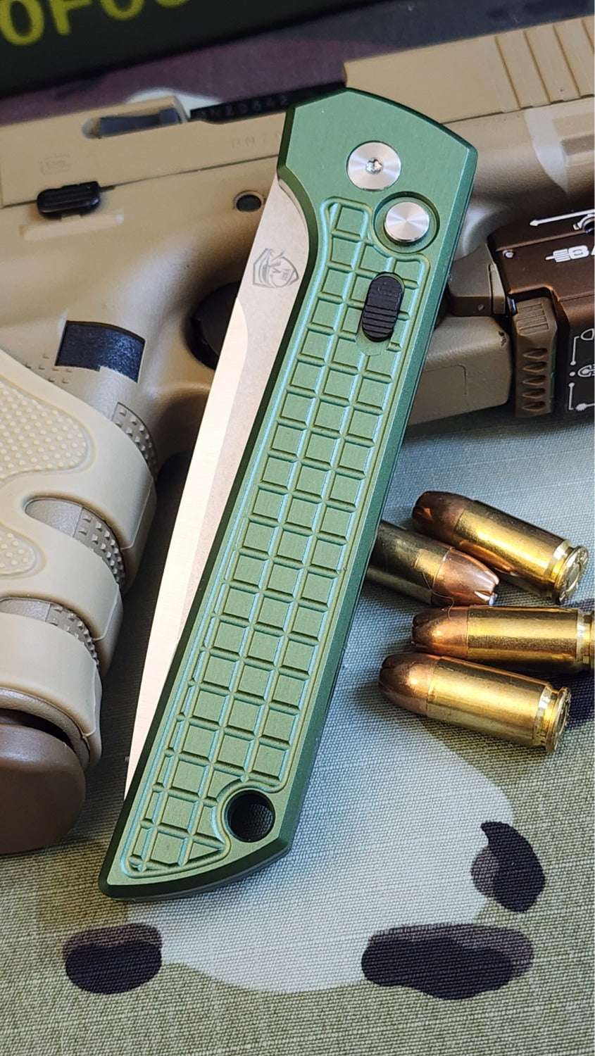 Raptor-9R Striker automatic knife with 3.5 satin DP blade in olive drab, durable and tactical design